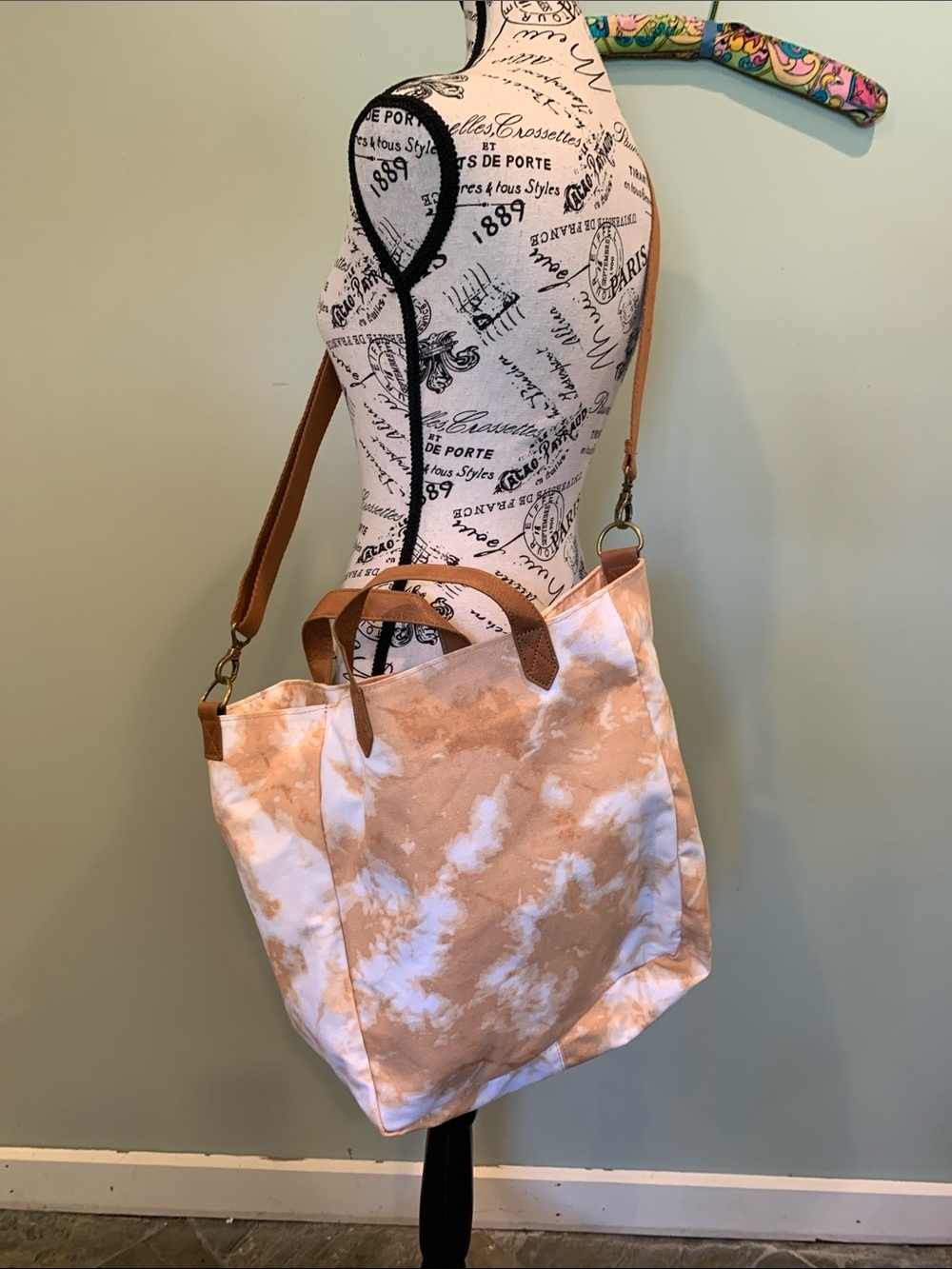 Thirty-One Classic Canvas Fawn Tie Dye Large Tote Bag Removable Crossbody Strap